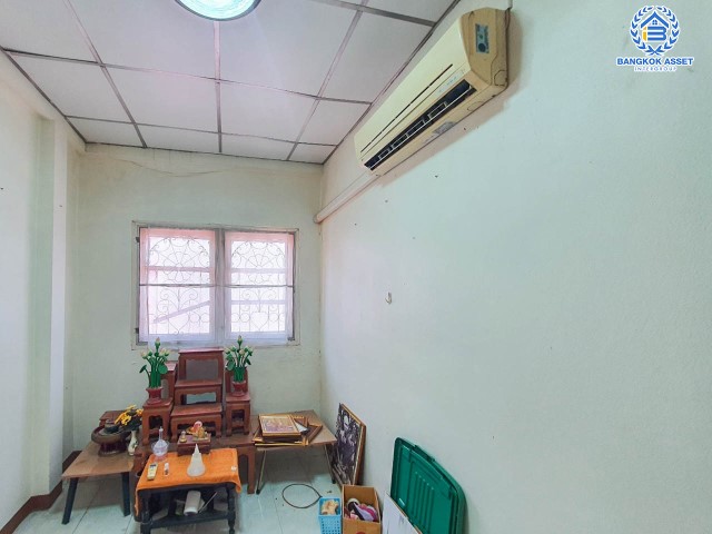 *****ทาวน์เฮ้าส์มือสองย่านกรุงเทพมหานคร ม.วัชรธานี บางแวก #หลังมุม เนื้อที่กว้างขวางถึงเกือบ 24 ตร.ว. ฟังก์ชัน 3 ห้องนอน 2 ห้องน้ำ 2 ที่จอดรถ บ้านสภาพดี บนทำเลเยี่ยม ใกล้รถรถไฟฟ้าสายสีน้ำเงิน "สถานีหลักสอง", เดอะมอลล์บางแค และทางด่วน "พรานนก-ศิริราช"